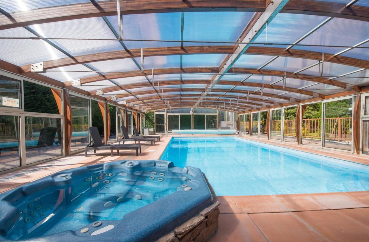 Logis Hotel Le Lac Амбрюн Екстериор снимка