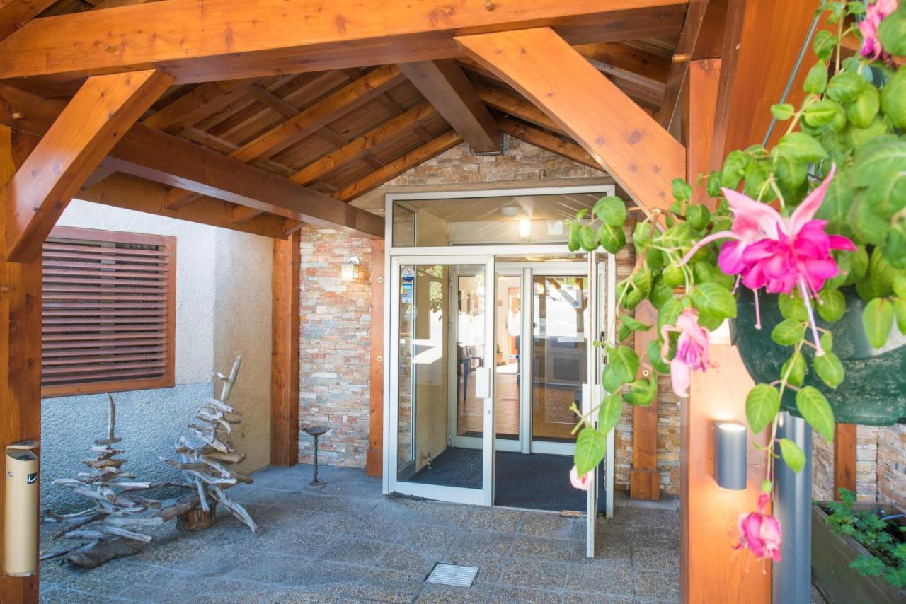 Logis Hotel Le Lac Амбрюн Екстериор снимка