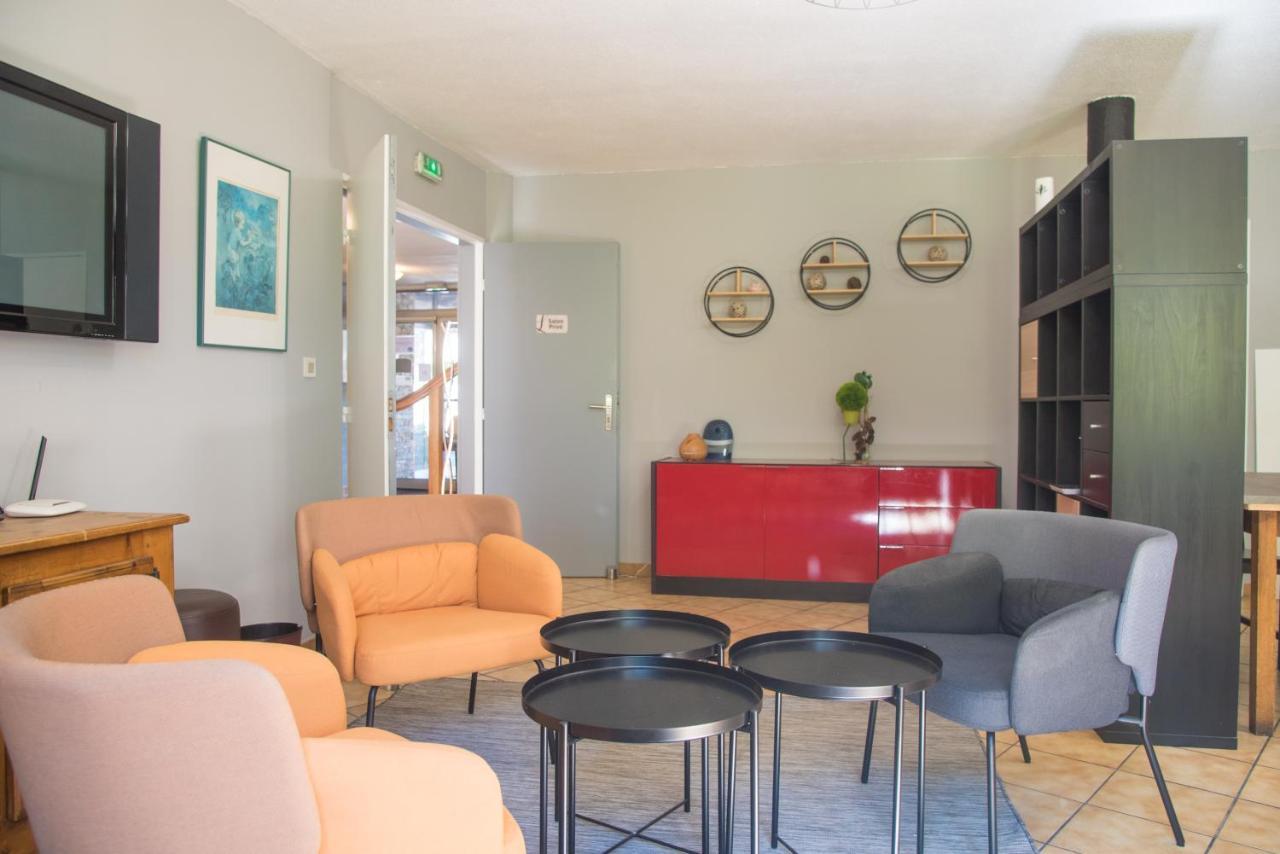 Logis Hotel Le Lac Амбрюн Екстериор снимка
