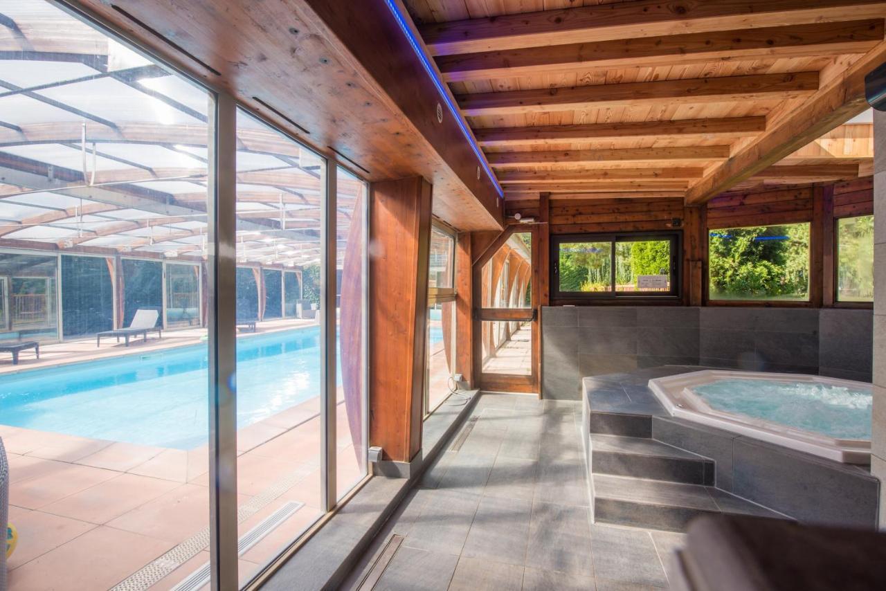 Logis Hotel Le Lac Амбрюн Екстериор снимка