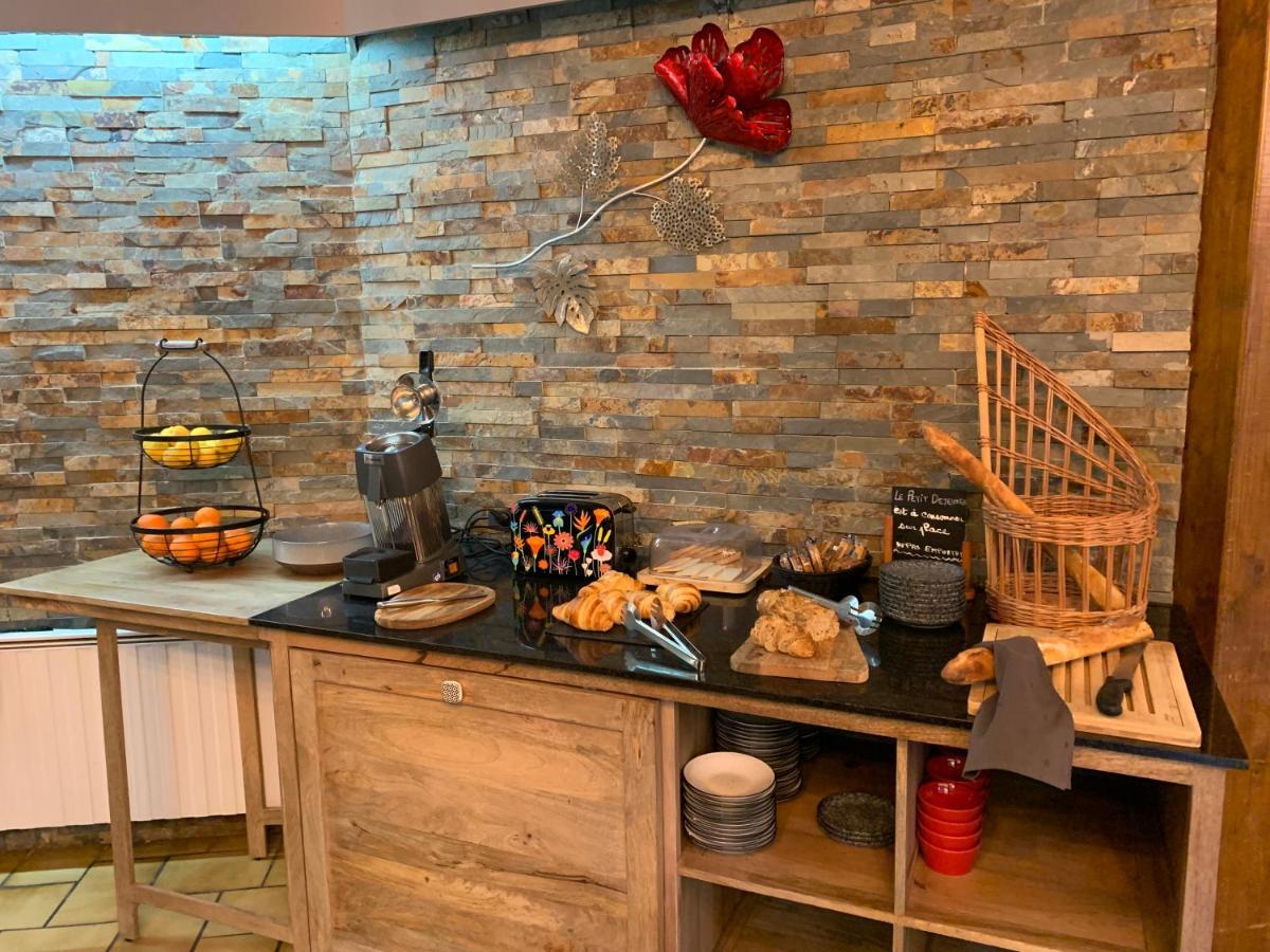 Logis Hotel Le Lac Амбрюн Екстериор снимка