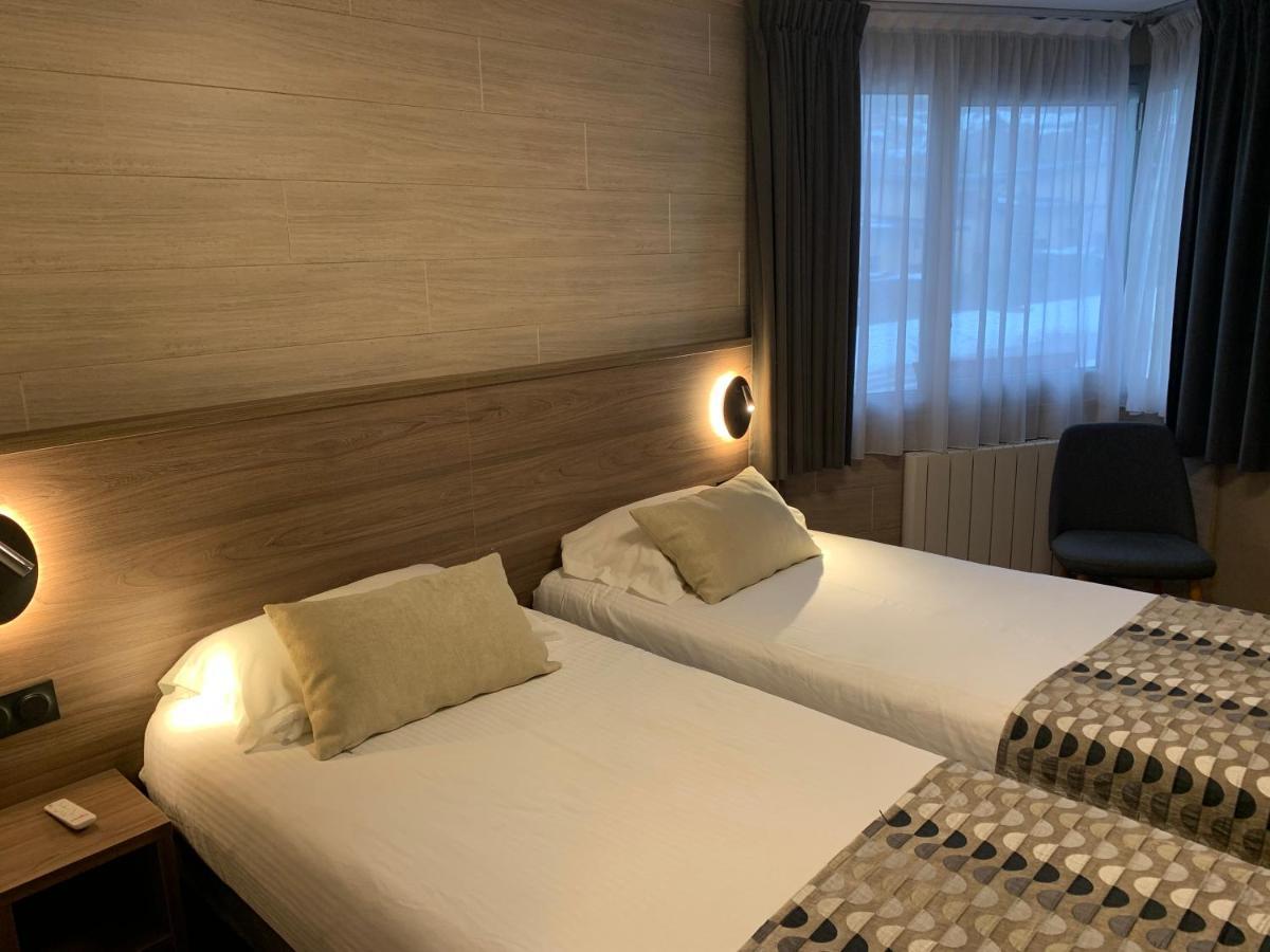 Logis Hotel Le Lac Амбрюн Екстериор снимка