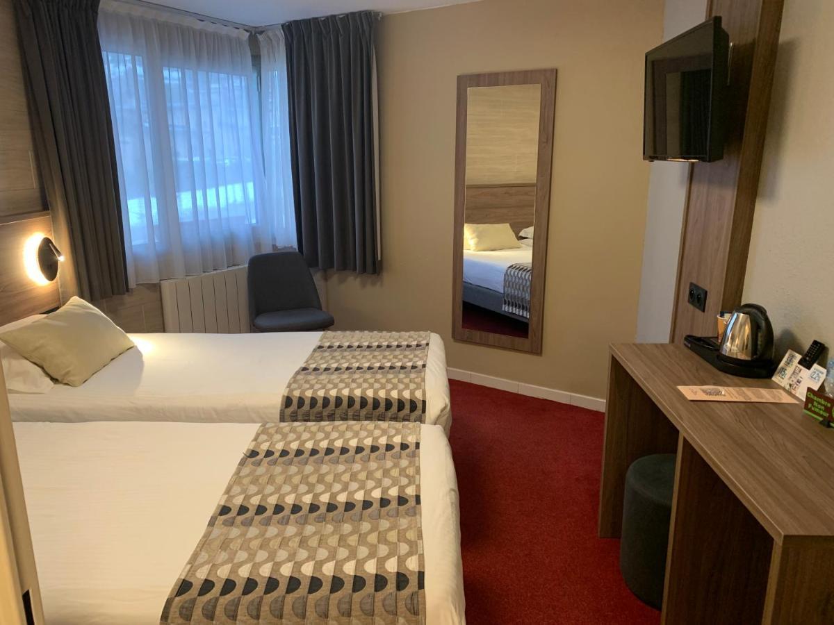 Logis Hotel Le Lac Амбрюн Екстериор снимка