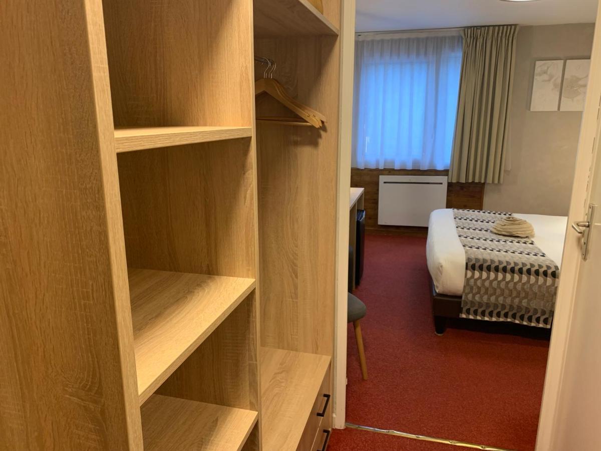 Logis Hotel Le Lac Амбрюн Екстериор снимка