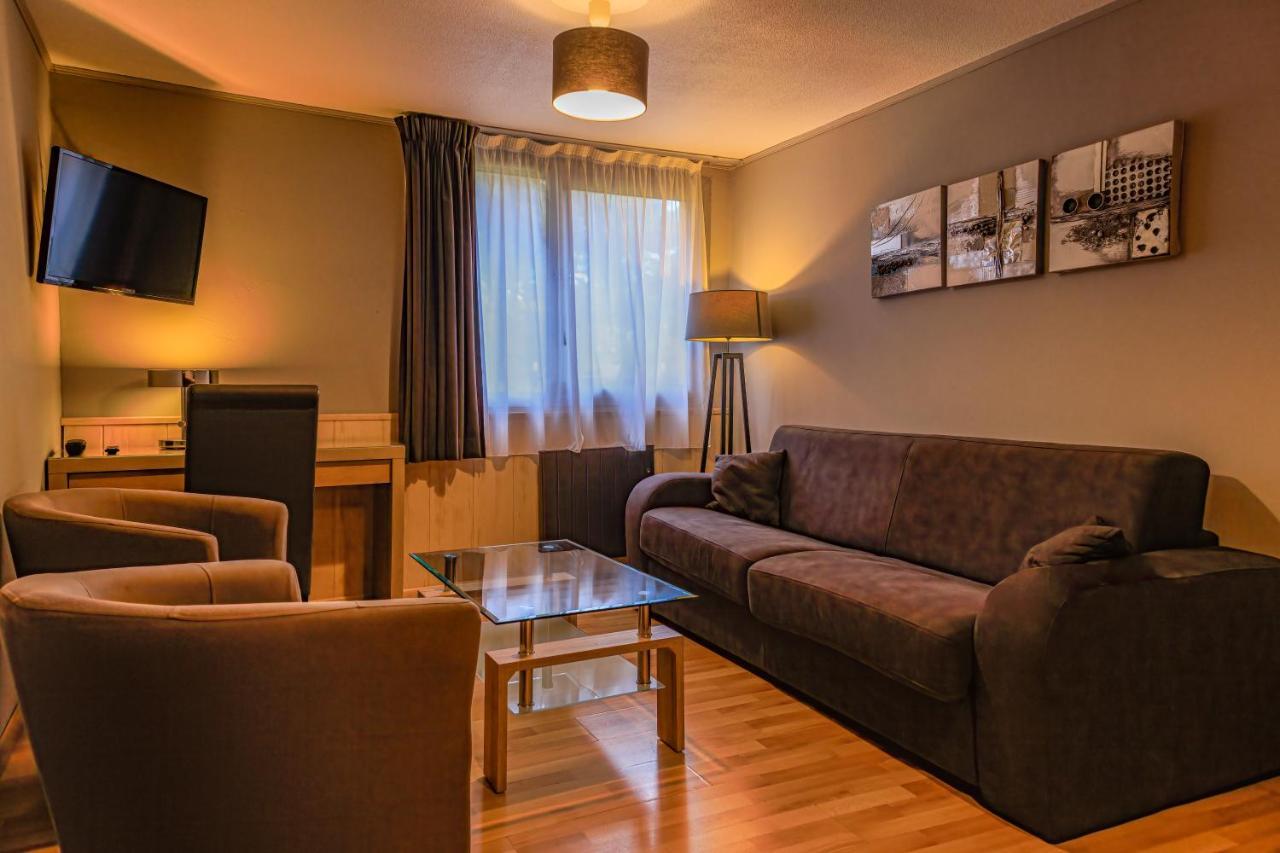 Logis Hotel Le Lac Амбрюн Екстериор снимка