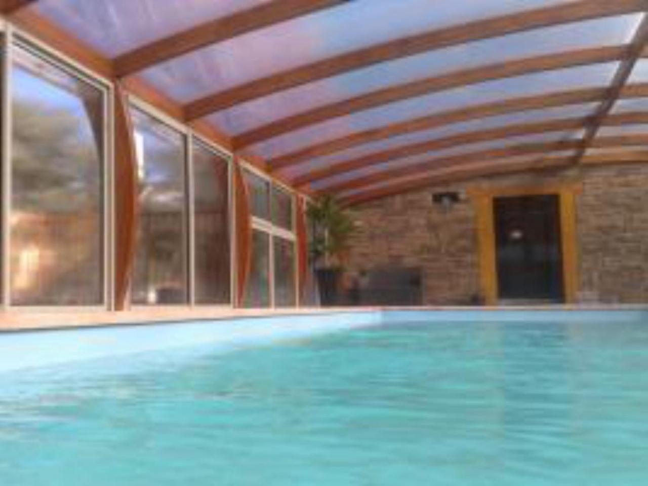 Logis Hotel Le Lac Амбрюн Екстериор снимка